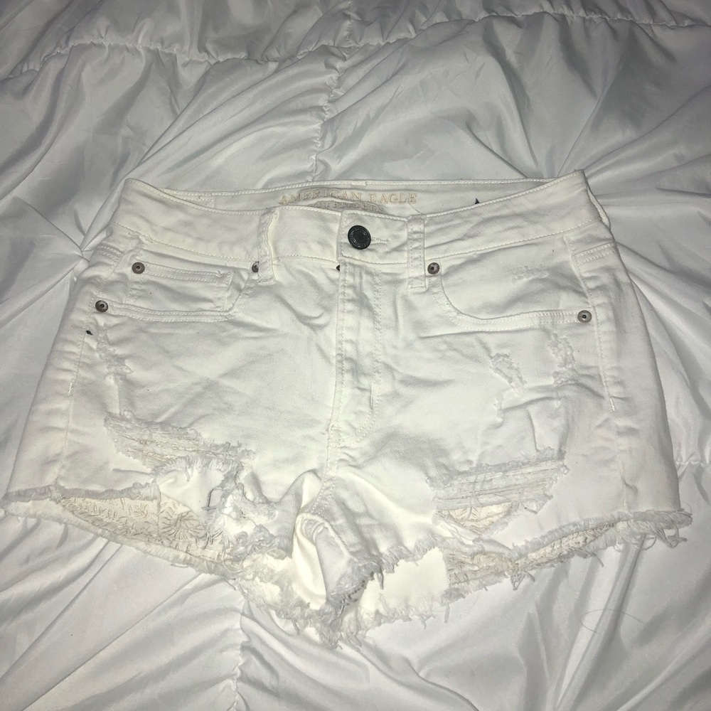 White American Eagle shorts